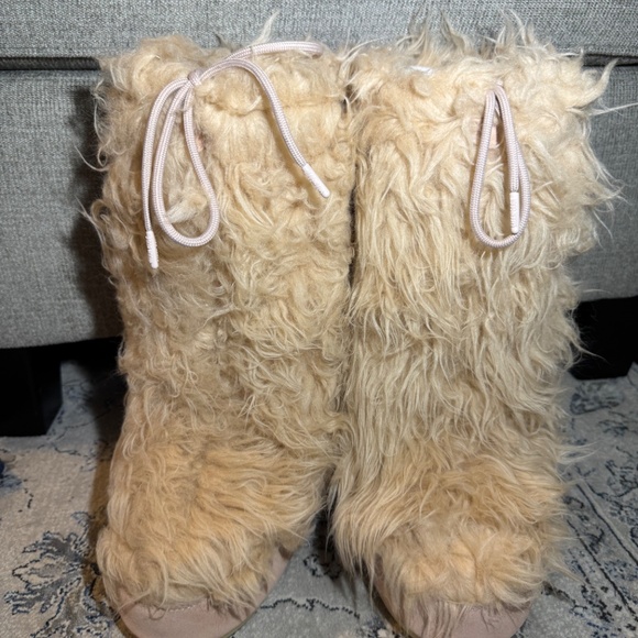 Moon Boot Icon Yeti Pale Pink Faux Fur Boots - Picture 8 of 14